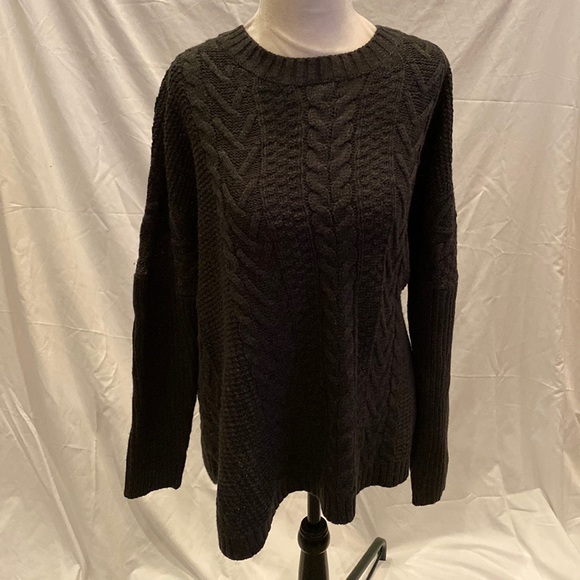 Beautiful charcoal gray, oversized cable knit sweater - Picture 1 of 6